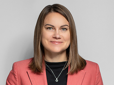 Auf dem Bild ist Irina Bitner zu sehen.