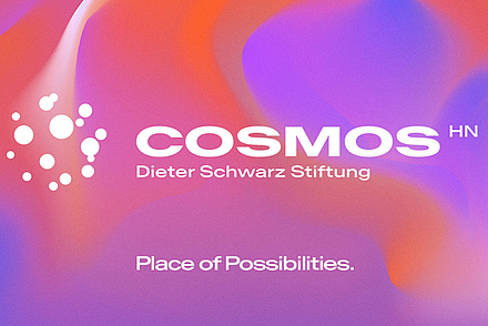 Logo Cosmos HN auf lila-rotem Farbverlauf