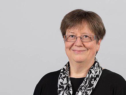 Auf dem Foto ist Frau Gabriele Moser zu sehen.