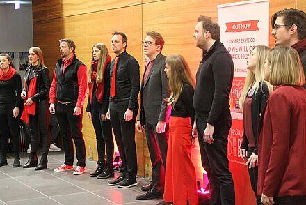 Auf dem Foto ist der neckarsulmer A Cappella Chor „Beauties and the Beats“ bei dem Adventskonzert a der DHBW Heilbronn zu sehen.