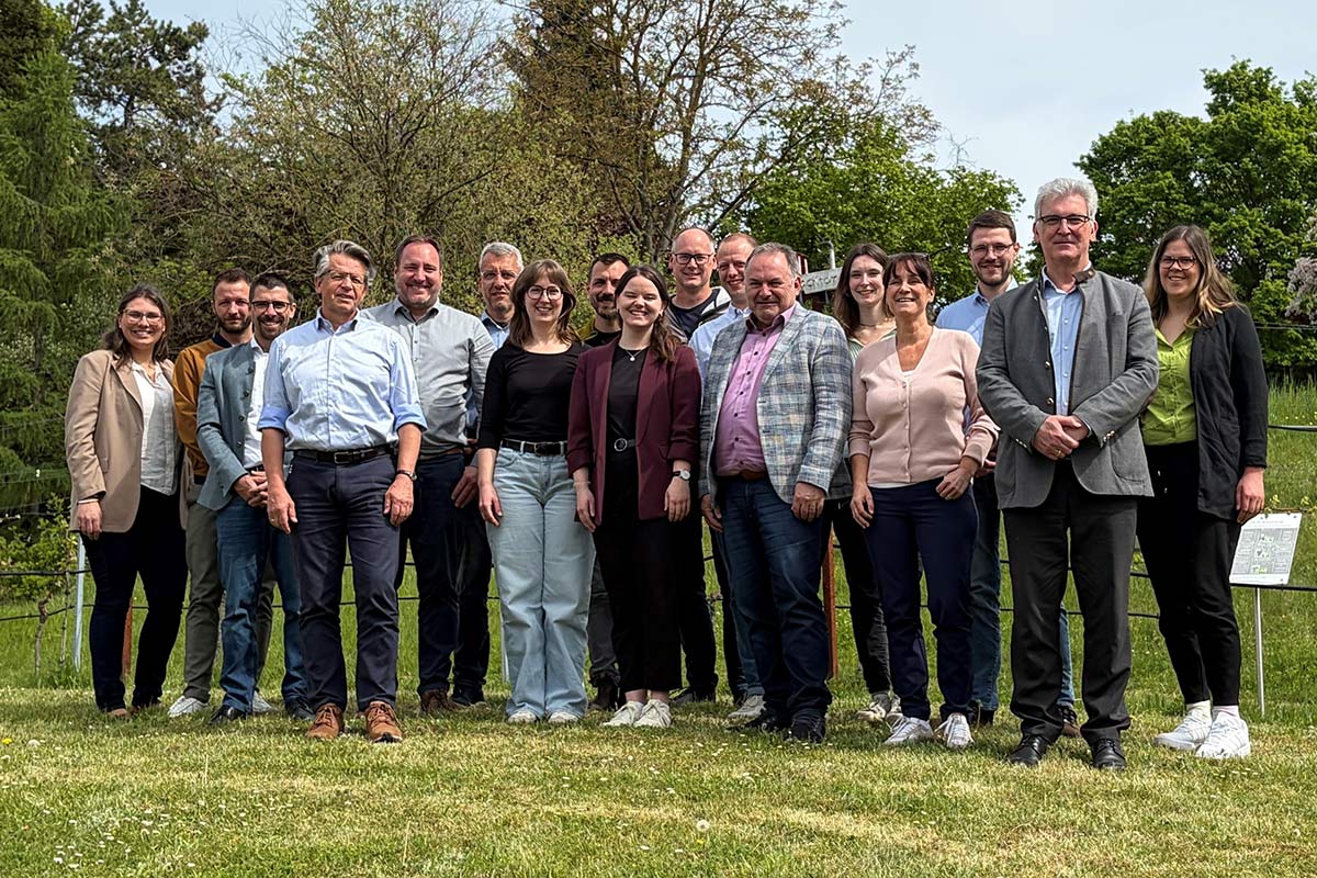 Gruppenbild mit allen Forschenden des EIP-AGRI Projektes TRAUBE