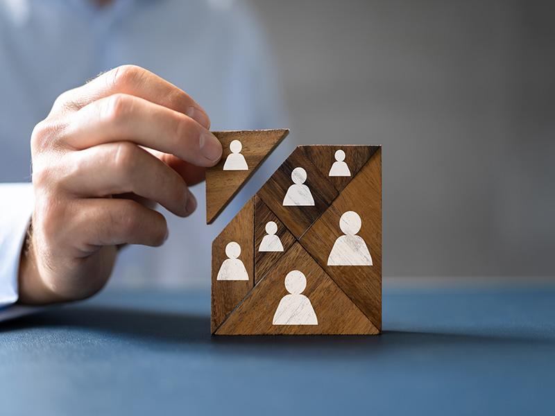 Teil des Teams werden Werden Sie Teil des Teams - Hand mit Puzzle
