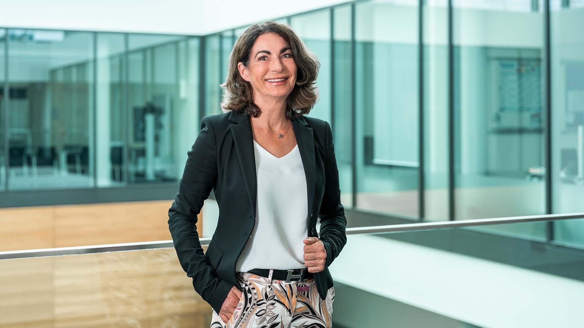 Auf dem Foto ist Frau Prof. Dr. Nicole Graf zu sehen.