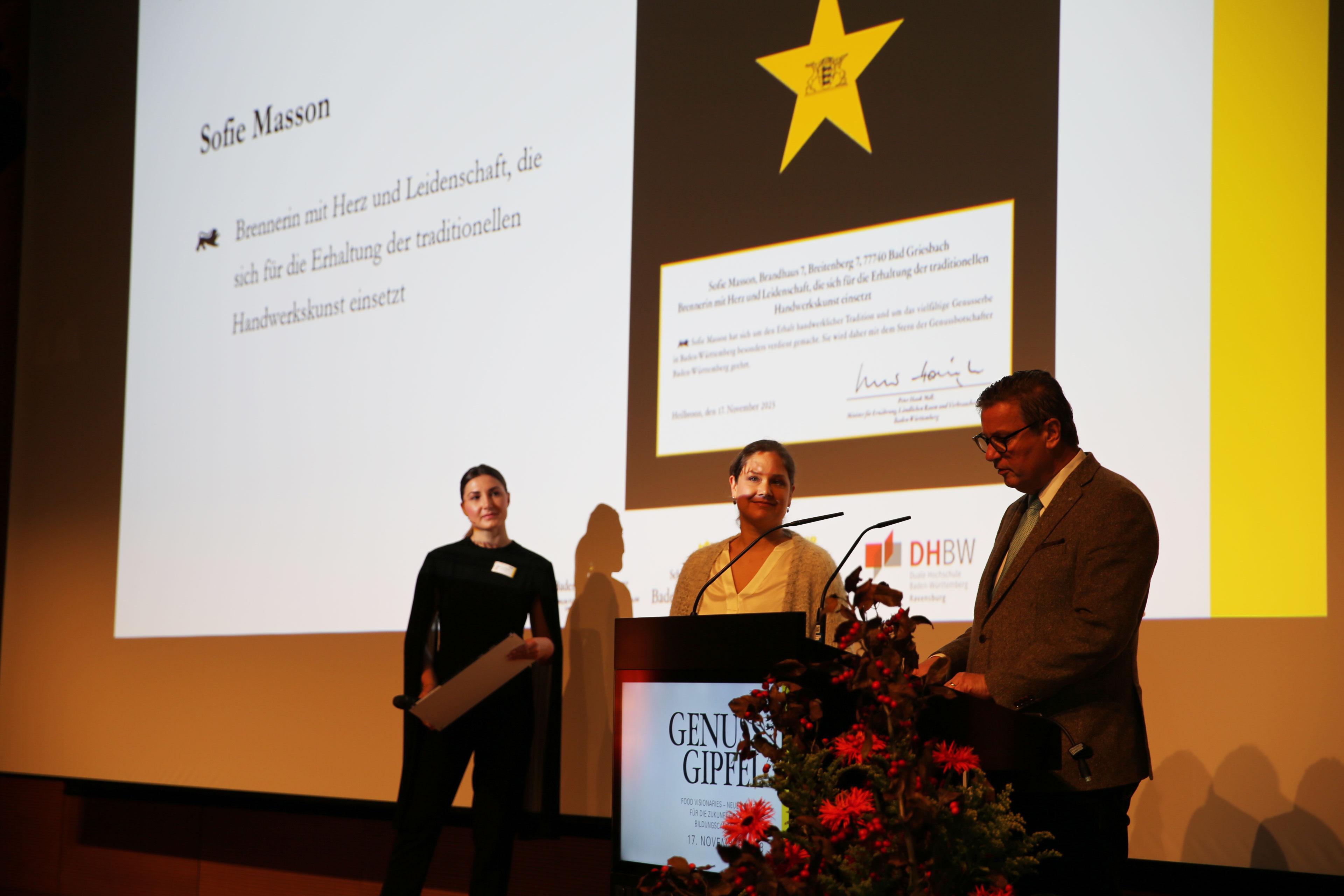 Die Auszeichnung zum Genussbotschafter des Jahres 2023 ging an Sofie Masson vom Brandhaus7 (auf dem Bild), Michael Bauhofer von der Bauhofer Käserei und Alina Meissner-Bebrout vom Sternelokal Bi:broud (nicht im Bild).