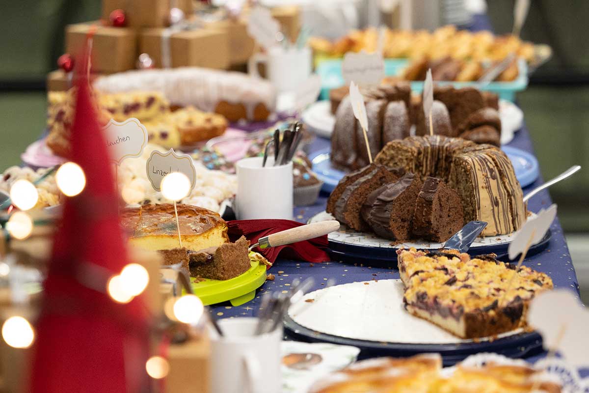 Kulinarische Unterstützung gab es von der Klasse 5b des Eduard-Mörike-Gymnasiums in Neuenstadt: ein leckerer Mix aus Weihnachtsplätzchen, Kuchen und Herzhaftem. 