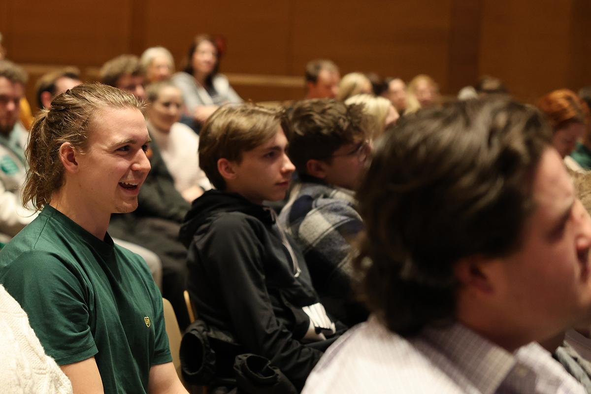 Ob die Freude über ihre erste Silbermedaille genauso groß gewesen sei, wollte ein Student aus dem Publikum wissen. 