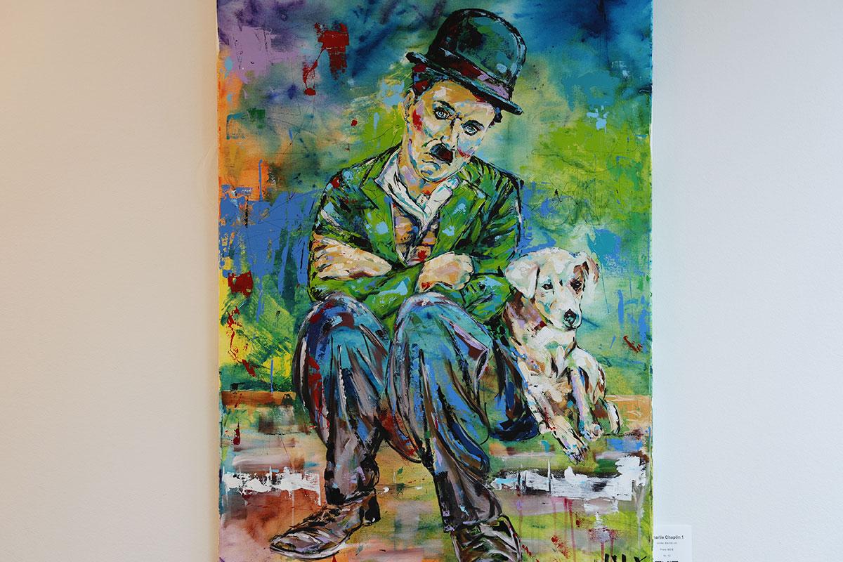 oder Charlie Chaplin. Knallbunte Portraits sind Spezialität und Leidenschaft des Künstlers. 