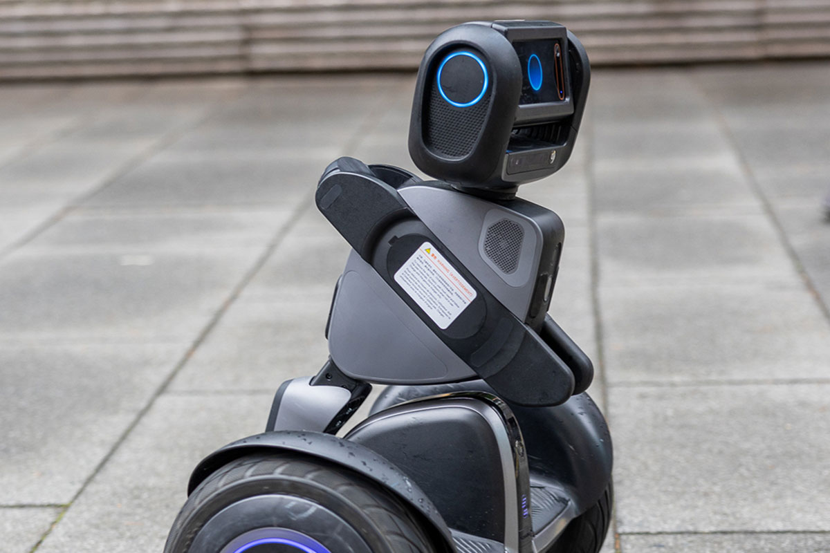 Der heimliche Star des Abends - der Segway Roboter Loomo. Vorgeführt und erklärt von den Studierenden im Studiengang BWL-Digital Commerce Management 
