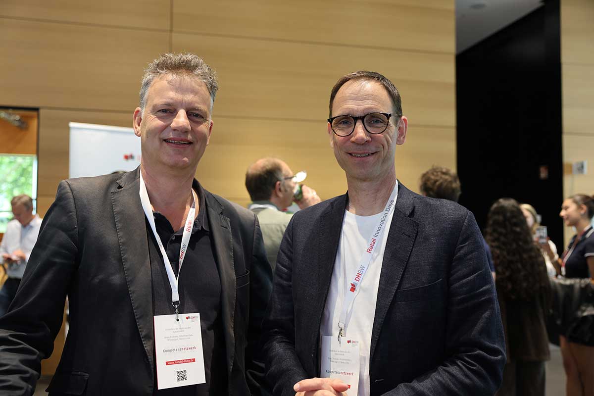 Prorektor Prof. Dr. Tomás Bayón im Gespräch mit Studiengangleiter Prof. Dr. Oliver Janz 