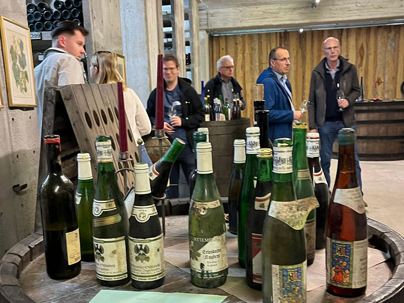 6 Weine bei der Weinverkostung des Alumni-Treffens