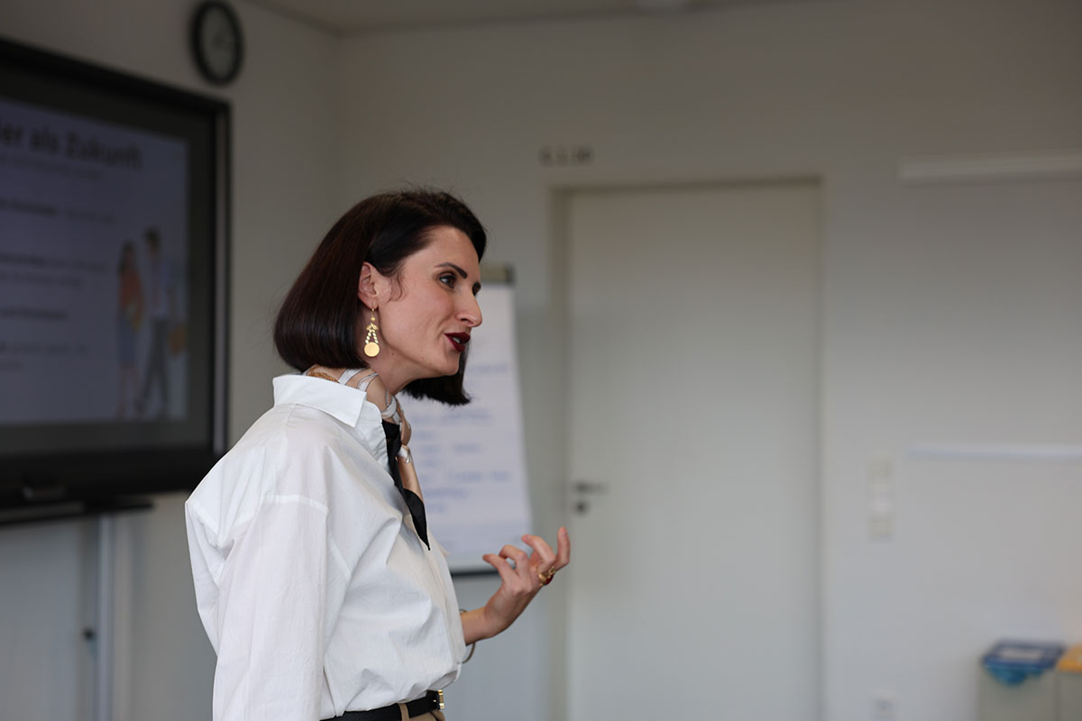 Schluss mit Rollenklischees und Geschlechterkampf! Frauen & Männer als unschlagbares Team! – Workshop mit Coachin und Trainerin Belkisa Geuthner  Schluss mit Rollenklischees und Geschlechterkampf! Frauen & Männer als unschlagbares Team! – Workshop mit Coachin und Trainerin Belkisa Geuthner