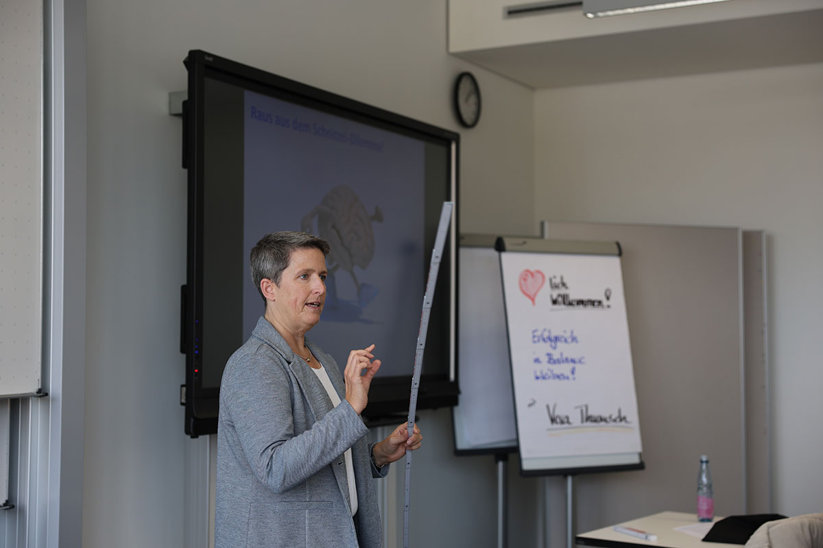 Erfolgreich in Balance bleiben - Kraftquellen anzapfen & Energieräuber ausschalten! – Workshop mit Vera Thumsch, Trainerin & Business Coachin denknatur Erfolgreich in Balance bleiben - Kraftquellen anzapfen & Energieräuber ausschalten! – Workshop mit Vera Thumsch, Trainerin & Business Coachin denknatur