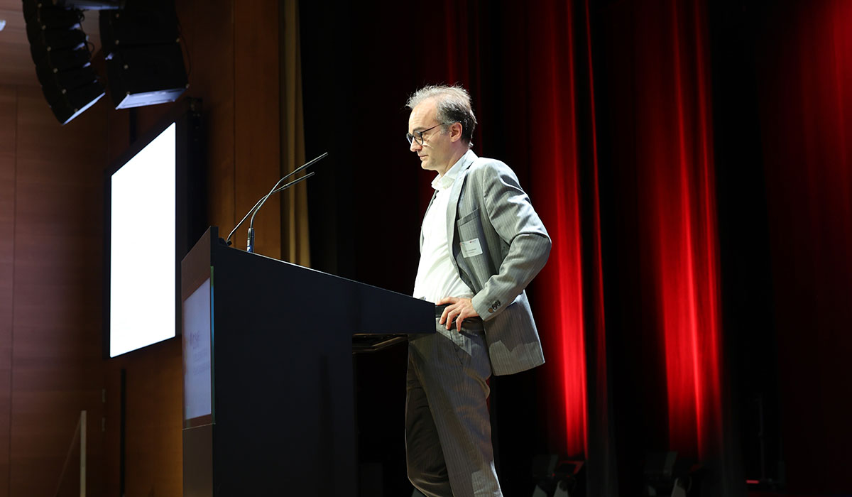 Welche Relevanz haben Hochschulen heute in einer sich schnell verändernden Gesellschaft? Diese Frage stellte Keynote-Speaker Prof. Dr. Daniel Kaldewey. 