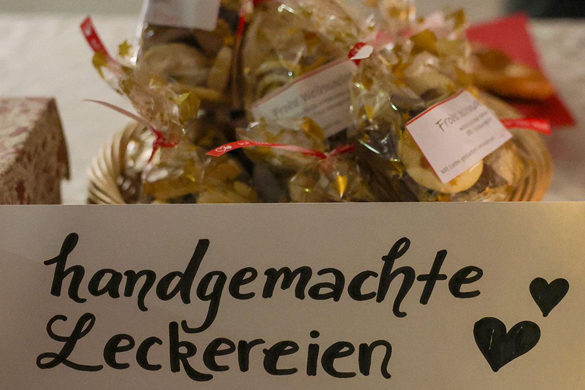 Die Food-Management-Studierenden verwöhnten die Gäste mit handgemachten Keksen und Kuchen. 
