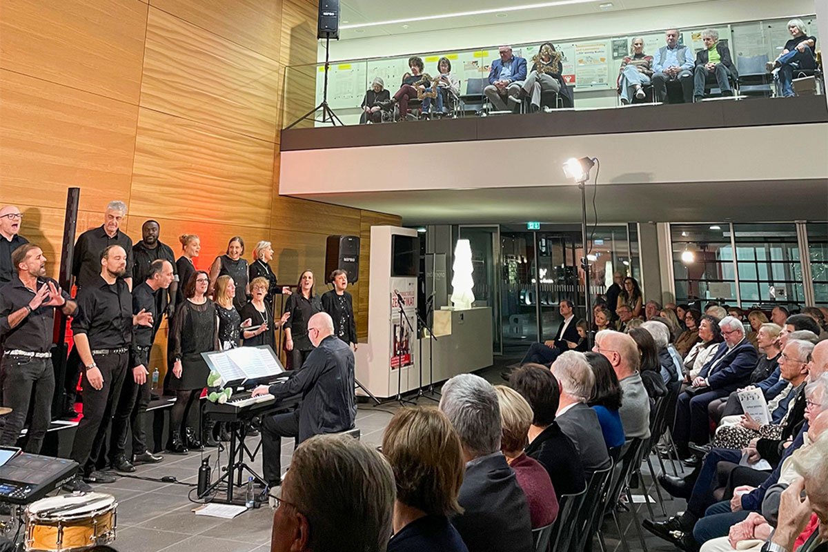 Das Foyer und Treppenhaus der DHBW Heilbronn füllte sich auch in diesem Jahr bis in den zweiten Stock. 