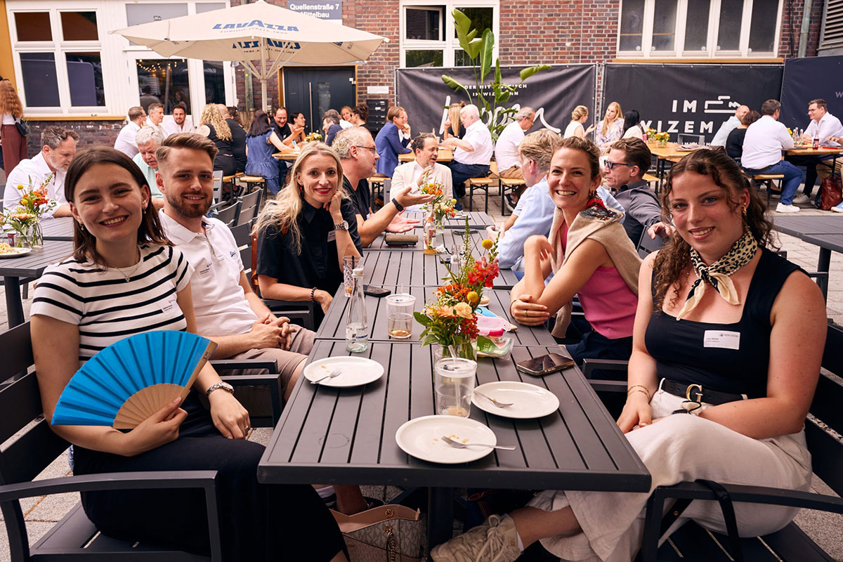 Entspannung in den Pausen: In der fantastischen Kulisse des Outdoor-Garten im Wizemann Stuttgart 