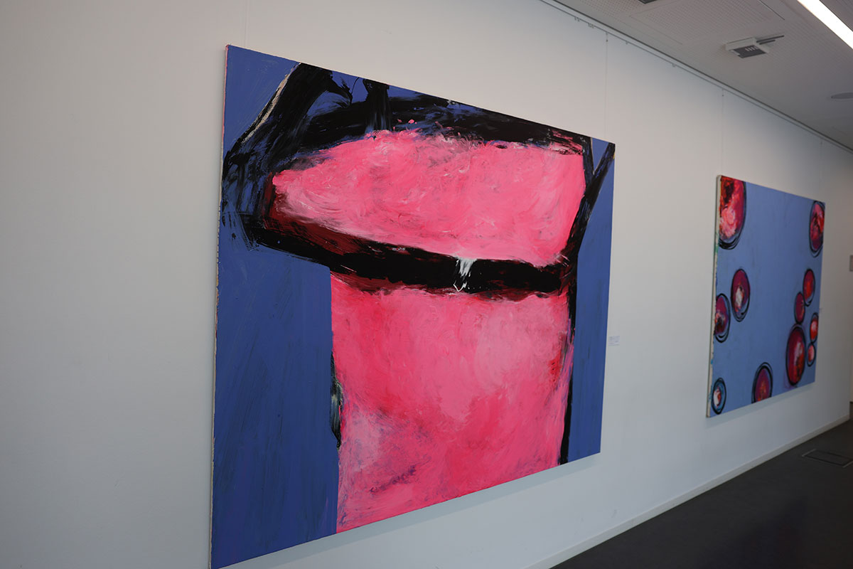 Varietät in den Motiven: Manchmal knallen die Farben. Pots und Points in neonpink von Angelika Heinkel. 
