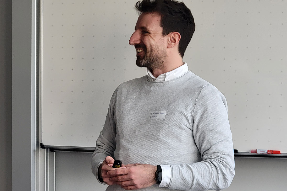 Dr. Dominik Patzelt vom Start-up VCG.AI stellte eine KI-Lösung vor, um europaweit Wertstoffkreisläufe zu analysieren und aus den Daten Branchenlösungen für Unternehmen zu generieren. 