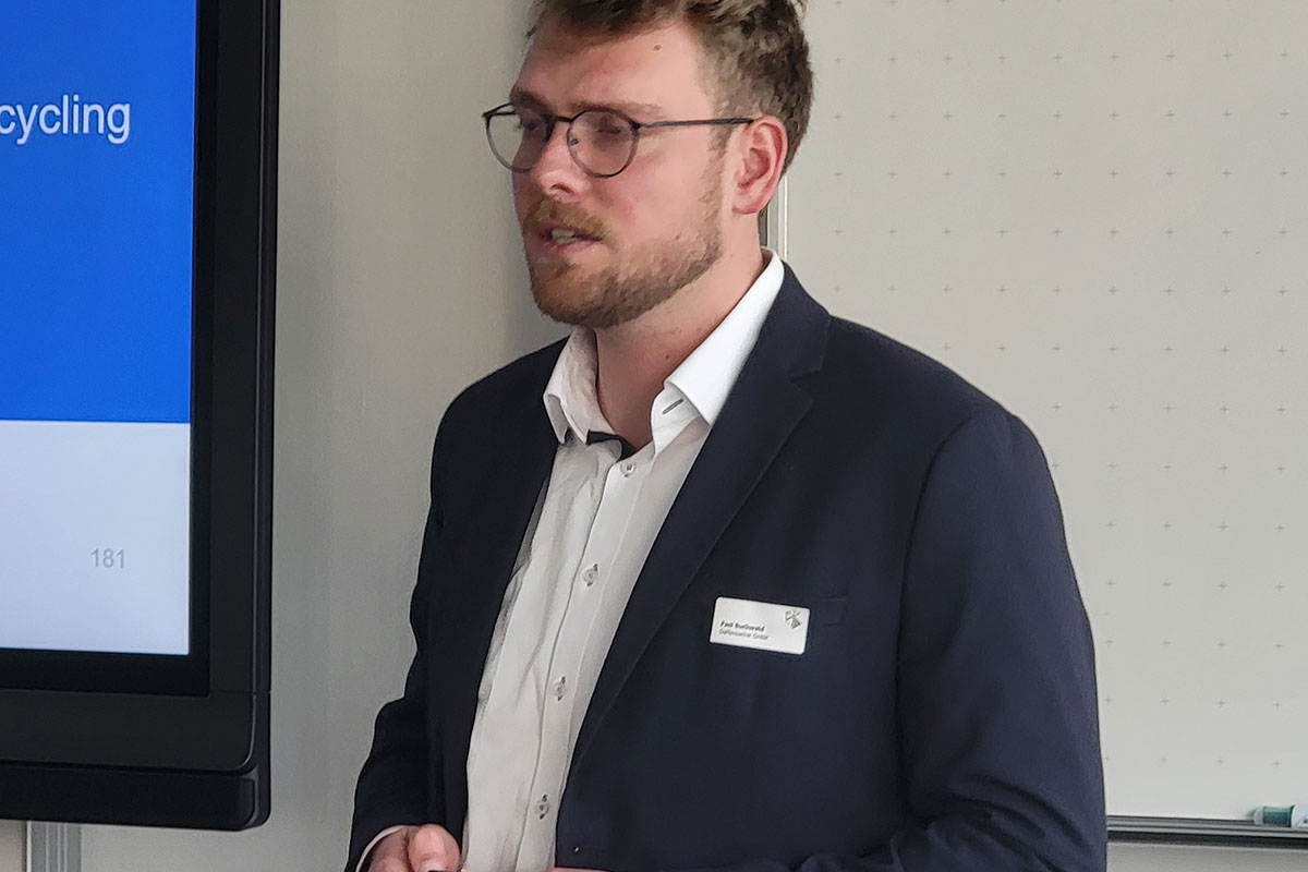 Paul Buchwald demonstrierte den Weg eines recycelten Rotorblatts hin zu einem neuen Baustoff. Die neuen Paneele bieten vielseitige Einsatzmöglichkeiten für die Bauindustrie. 