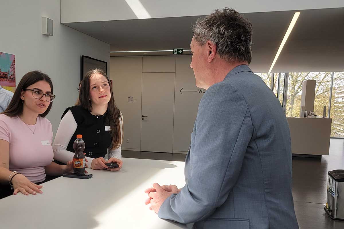 Studierende des Studiengangs BWL-Technical Management hatten die Gelegenheit, mit Firmenvertretern ins Gespräch zu kommen und ihr Netzwerk zu erweitern. 