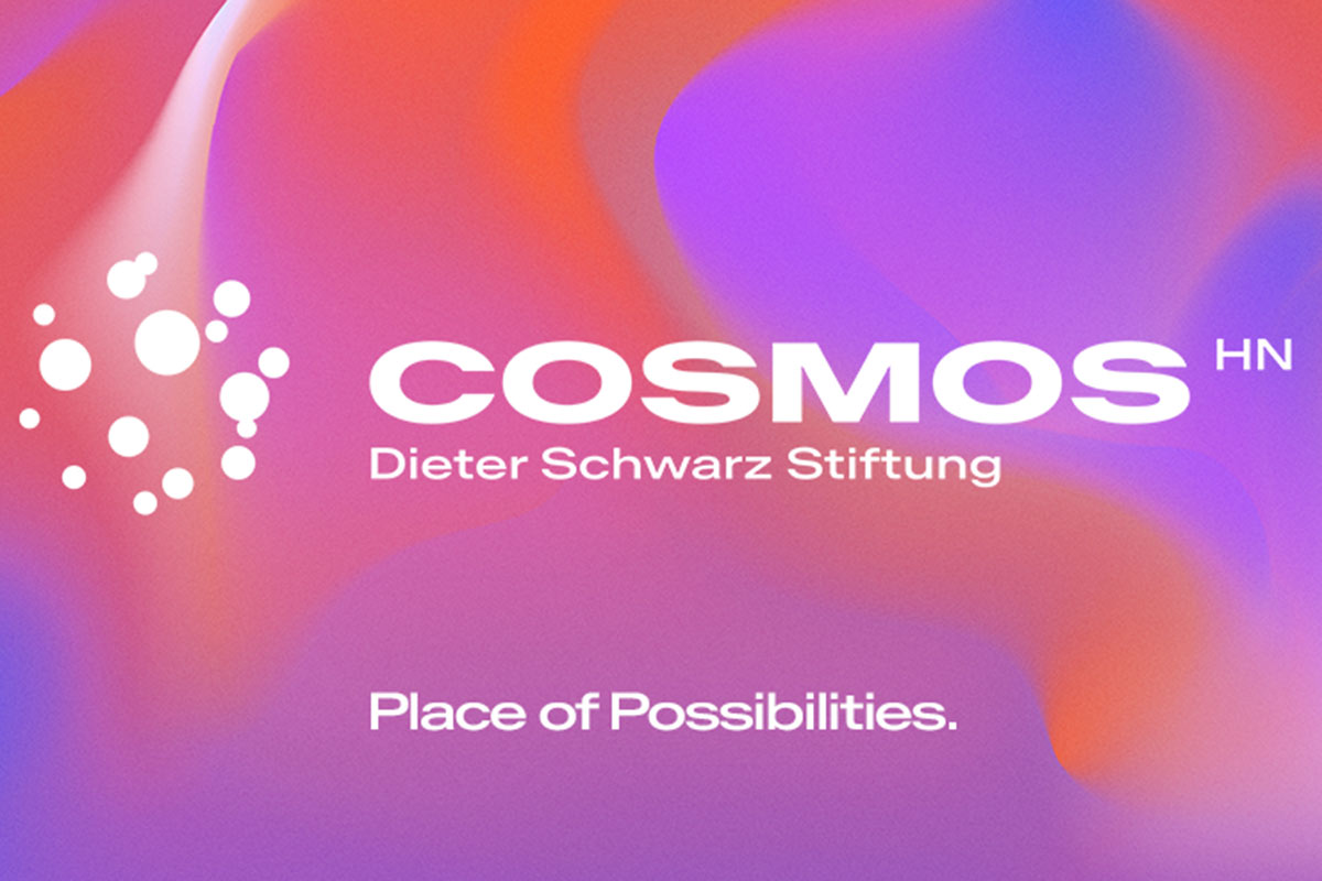 Logo Cosmos HN auf lila-rotem Farbverlauf