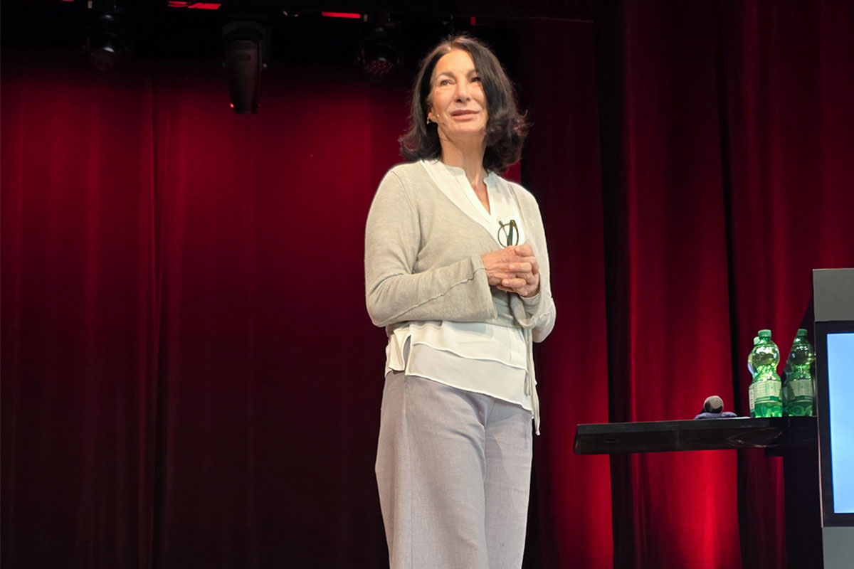 Rektorin Prof. Dr. Nicole Graf begrüßt die neuen Studierenden in Heilbronn. 