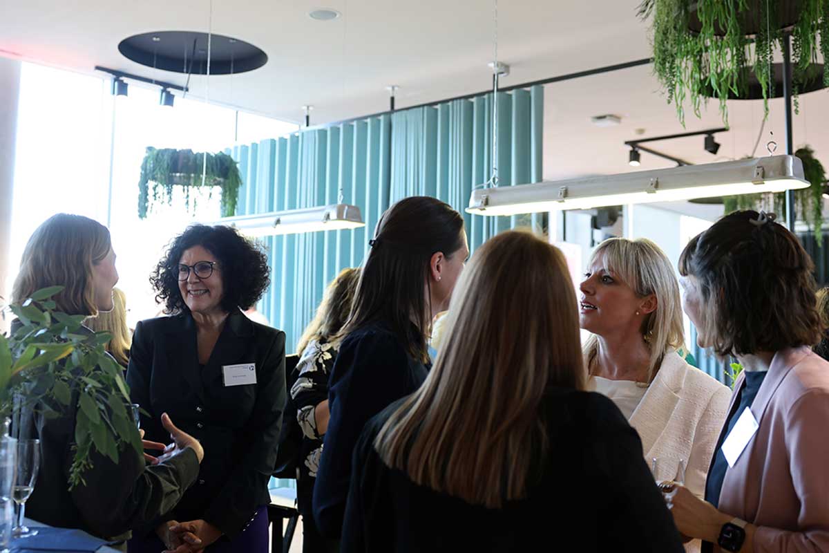 Die Vernissage war auch ein Ort zum Netzwerken, neue Frauen kennenlernen und sich inspirieren lassen. 