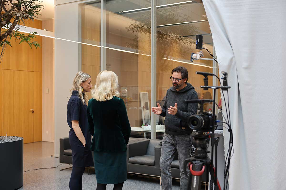 Regisseur Andreas Kröneck im Gespräch mit den Initiatorinnen Prof. Dr. Yvonne Zajontz und Prof. Dr. Kathrin Kölbl