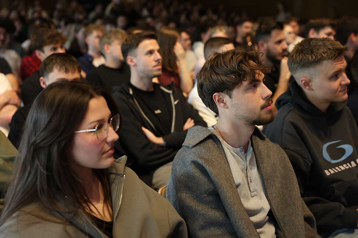 Die Aula zum Studium Generale mit Bechtle CEO Dr. Thomas Olemotz war voll besetzt. 