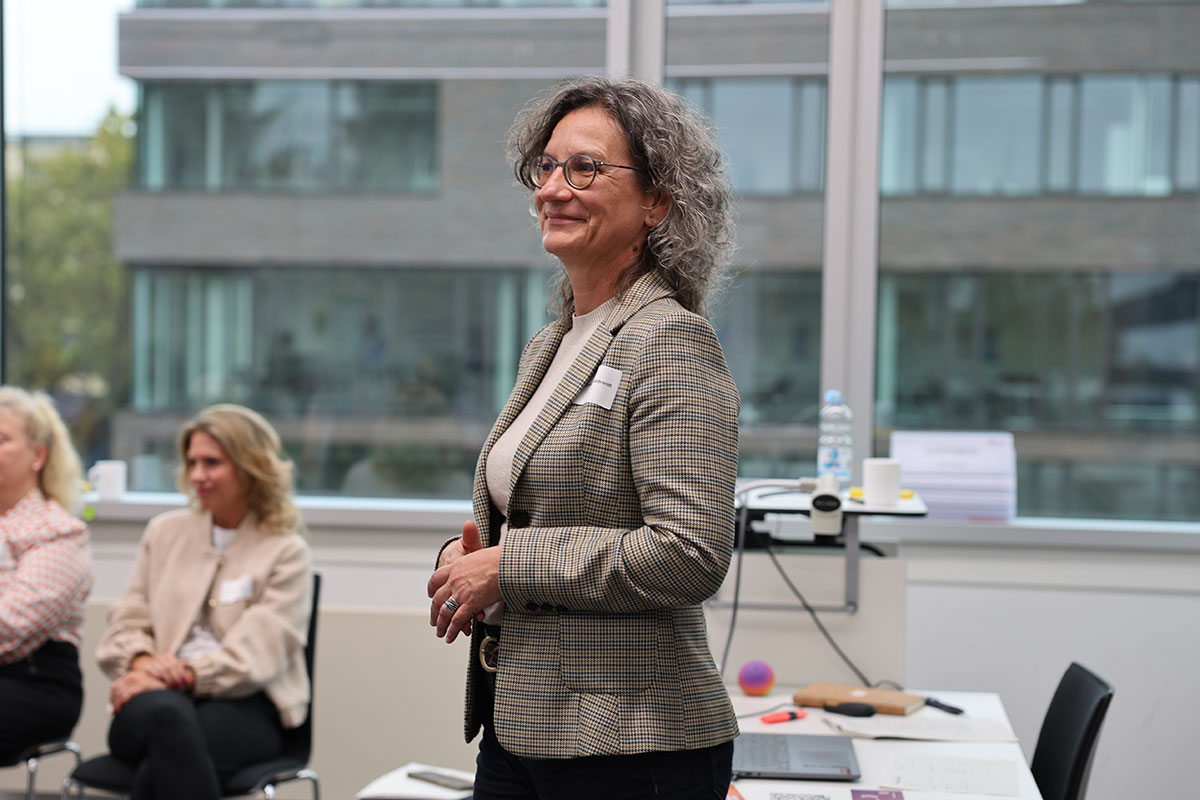 Cornelia Hildebrandt zeigt Frauen in ihrem Workshop, wie sie sichtbarer werden. Cornelia Hildebrandt zeigt Frauen in ihrem Workshop, wie sie sichtbarer werden.