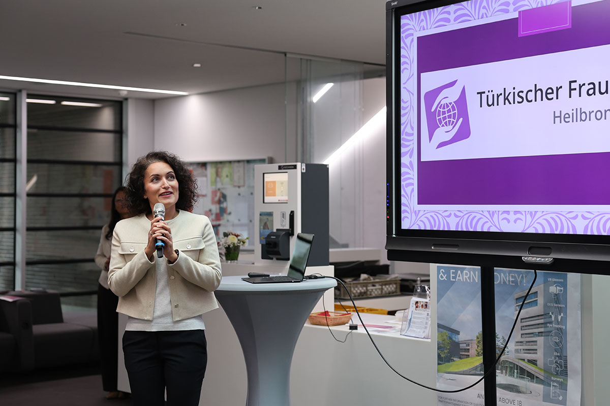 Der Türkische Frauenverein in Heilbronn engagiert sich in vielfältiger Weise: Bildungsstipendien für Kinder, Hilfe für Erdbebenopfer und Care-Pakete für den Ramadan. Der Türkische Frauenverein in Heilbronn engagiert sich in vielfältiger Weise: Bildungsstipendien für Kinder, Hilfe für Erdbebenopfer und Care-Pakete für den Ramadan.