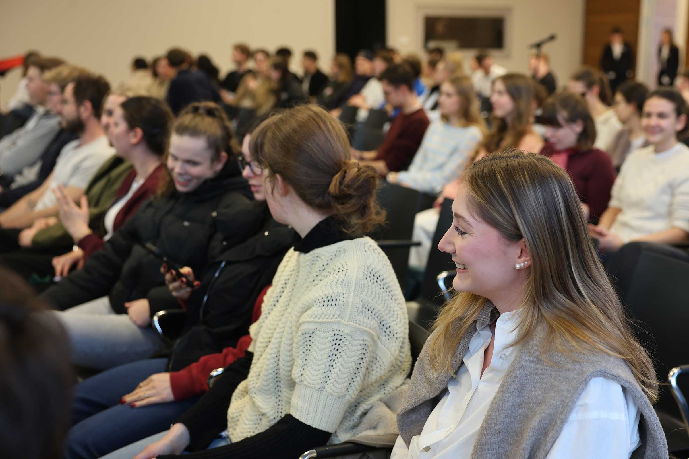 Der Blick ins Publikum vor dem Start 