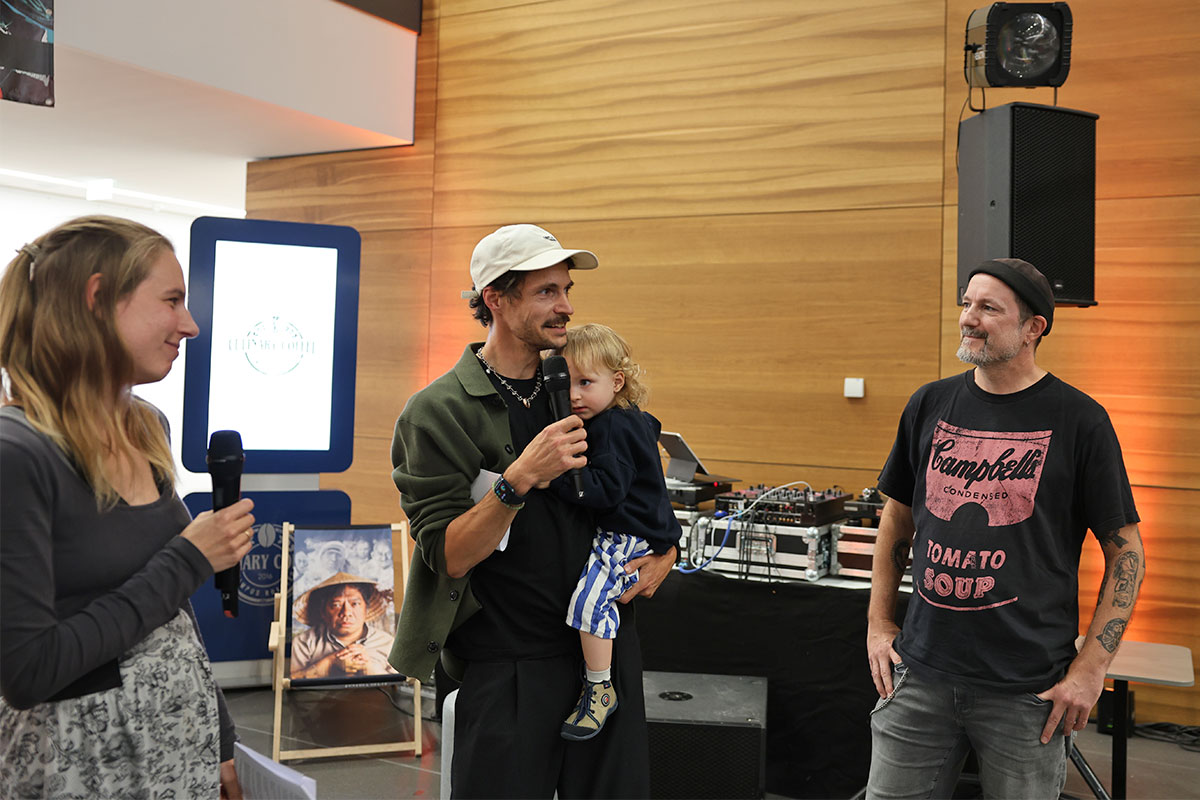 Die Künstler Nico Kurth und Stefan Heilemann sprechen über ihre Erfahrungen bei diesem besonderen Co-Kunst-Projekt. Die Künstler Nico Kurth und Stefan Heilemann sprechen über ihre Erfahrungen bei diesem besonderen Co-Kunst-Projekt.
