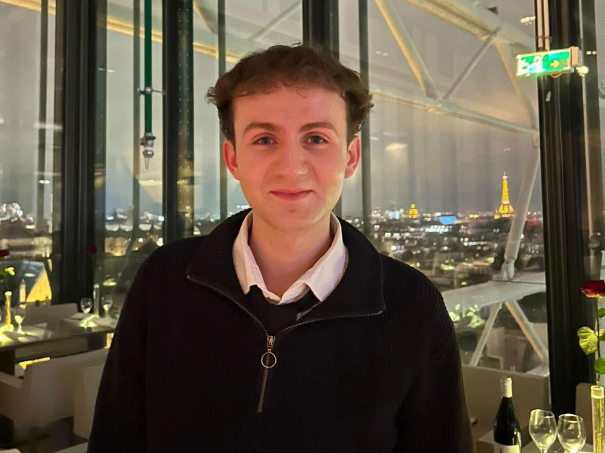 Ardit, 19 years, from France
